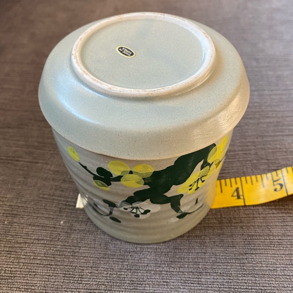 Vintage Small Planter with hand painted florals made in Korea - Picture 7 of 7